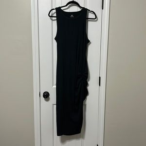 Black body con dress with adjustable slit